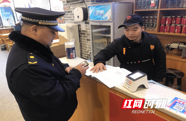 尊龙人生就是博d88蓝导提醒你要大型油烟机清洗了多地有关部门加强餐饮油烟清洗治理
